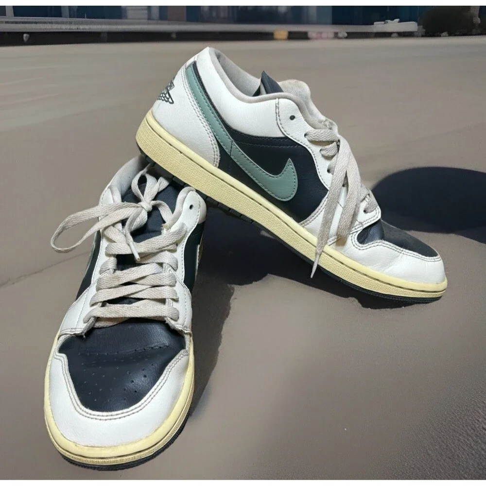Air Jordan 1 Low Women’s Size 9.5 Anthracite / Jade Smoke Sail - Picture 1 of 10